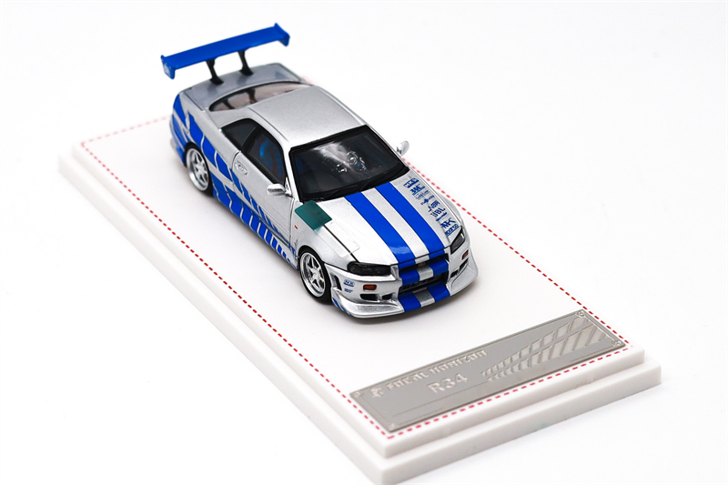 FH Focal Horizon 1:64 R34 Silv – обзор и цена Model Kit R34